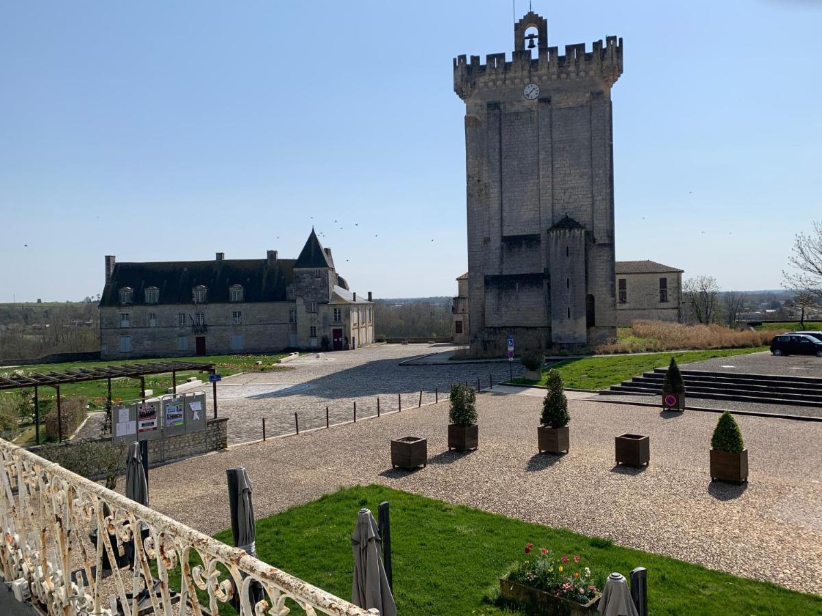 Appartement Face Au Donjon Pons Eksteriør bilde
