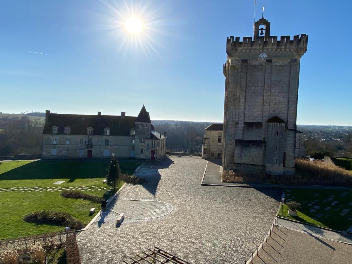 Appartement Face Au Donjon Pons Eksteriør bilde
