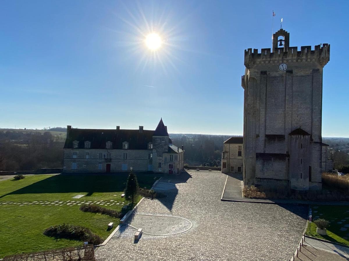 Appartement Face Au Donjon Pons Eksteriør bilde